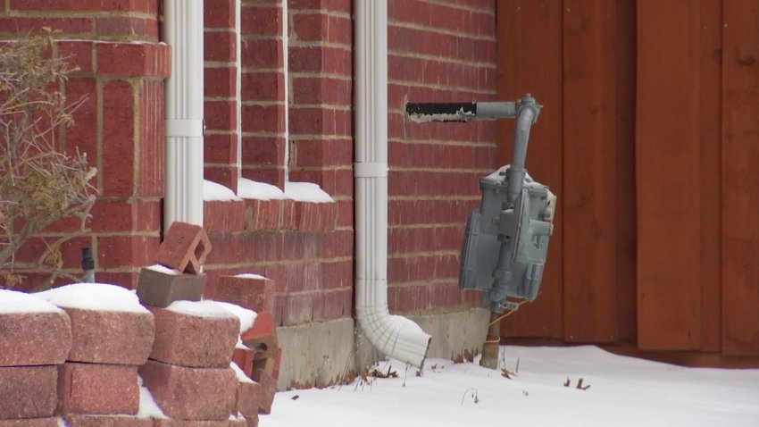 People living in neighborhoods near Joe Pool Lake in Grand Prairie tell NBC 5 they’ve been without heat for three days after Atmos Energy shut off their gas.